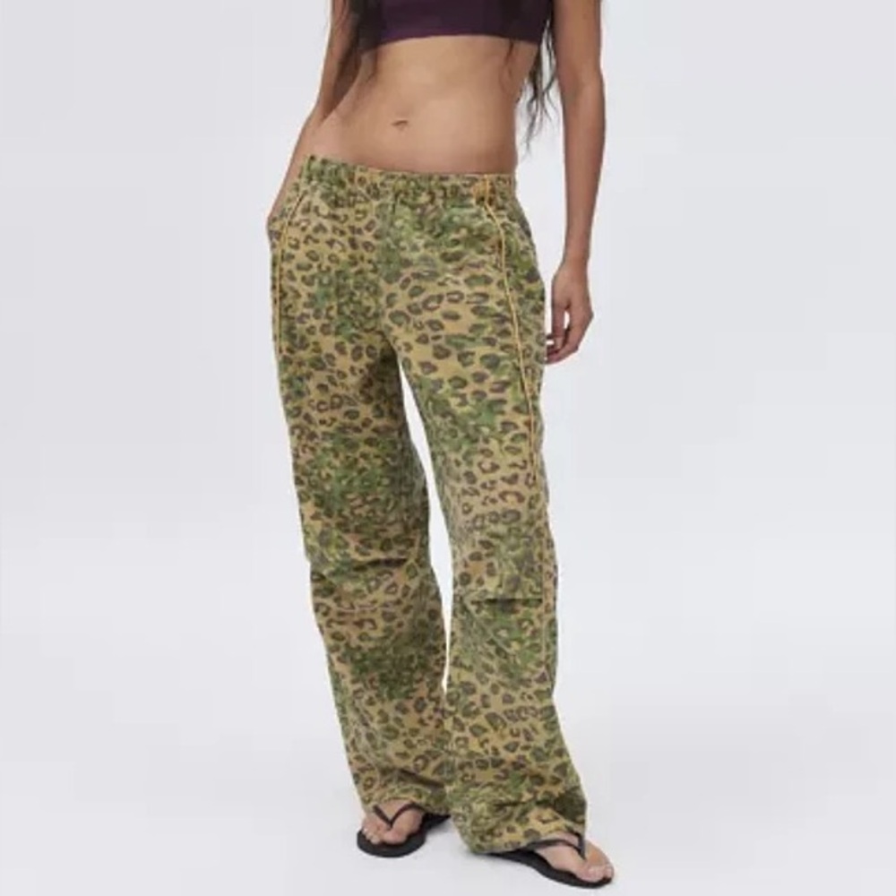 Urban Outfitters BDG Camo Leopard Cheetah Cargo Pants, Small